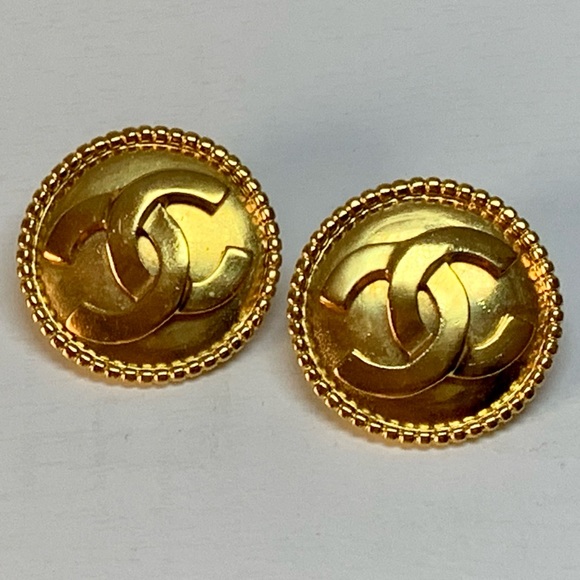 CHANEL 24K Gold Plated Interlocking CC Embossed Clip-on Earrings 1996A - Picture 3 of 14